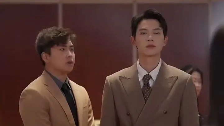 ซีรีส์แนวตั้ง (พากย์ไทย) หนุ่มจนปลุกระบบสำเร็จ แค่หย่าก็ได้ 10 ล้านล้าน พากย์ไทย ครบทุกตอน คมชัด HD