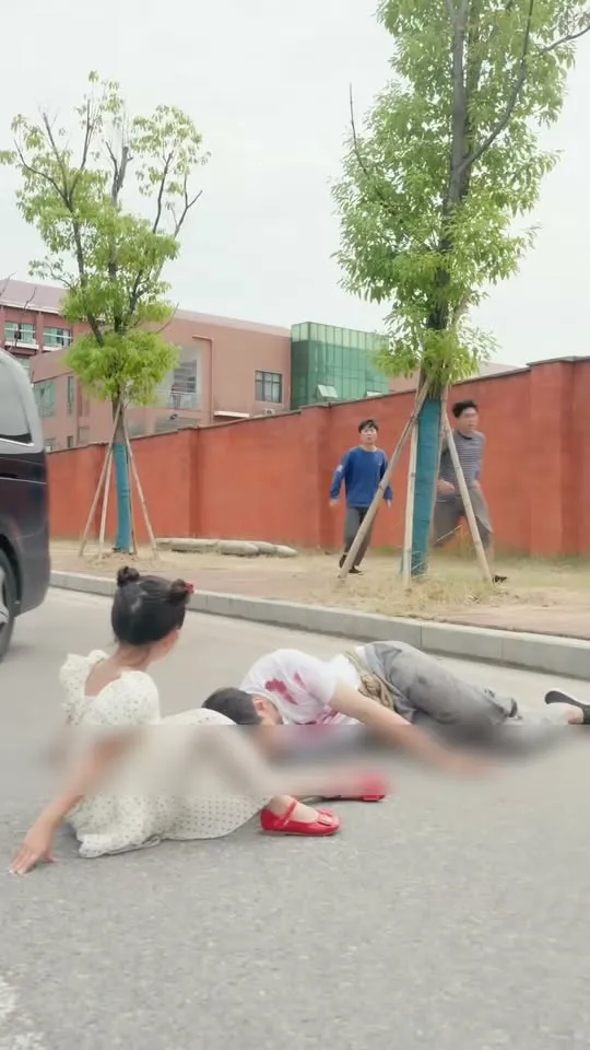 ซีรีส์แนวตั้ง (พากย์ไทย) รับเด็กน้อยมาเลี้ยง ไม่รู้เลยว่าเธอคือหมอเทวดาที่ใคร ๆ ก็อยากได้ตัว พากย์ไทย ครบทุกตอน คมชัด HD