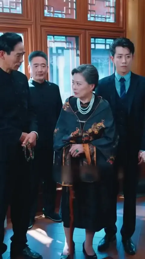 ซีรีส์แนวตั้ง (พากย์ไทย) ยอดหมอปริศนาธรโผล่ตระกูล​ไหญ่ พากย์ไทย ครบทุกตอน คมชัด HD