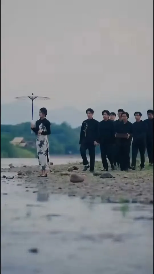 ซีรีส์แนวตั้ง (พากย์) สาวบ้านนอกถูกบังคับแต่งงานกับ CEO พิการ แต่เธอคือหมออัจฉริยะ พากย์ไทย ครบทุกตอน คมชัด HD